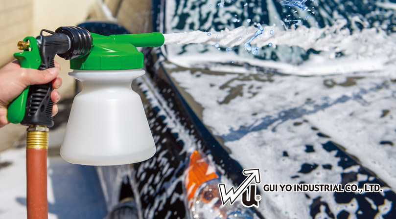 6 Zwecke der Schaumspritzpistole beim Autowaschen